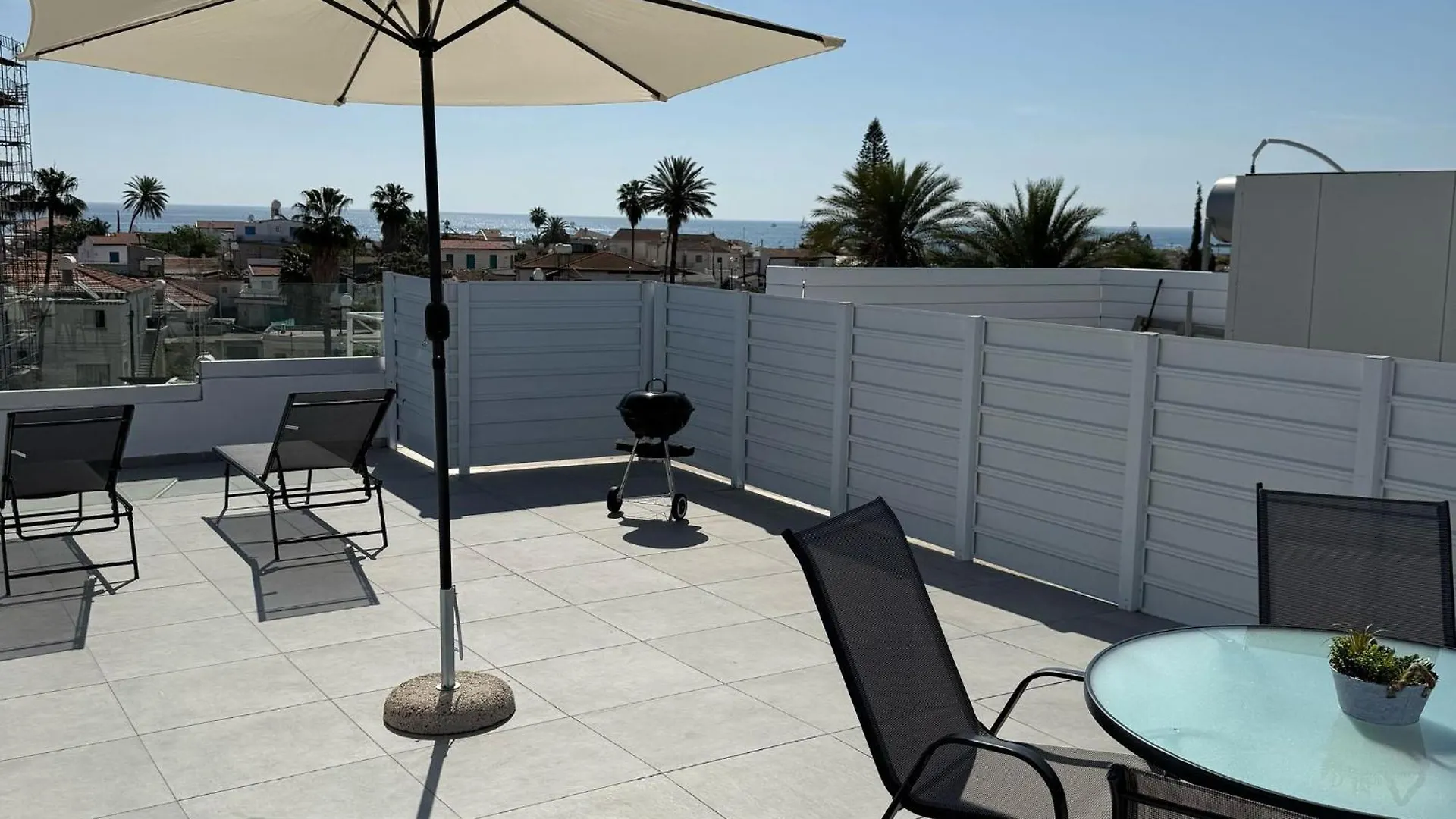 Luxurious Penthouse In Larnaca Center 300M From The Beach