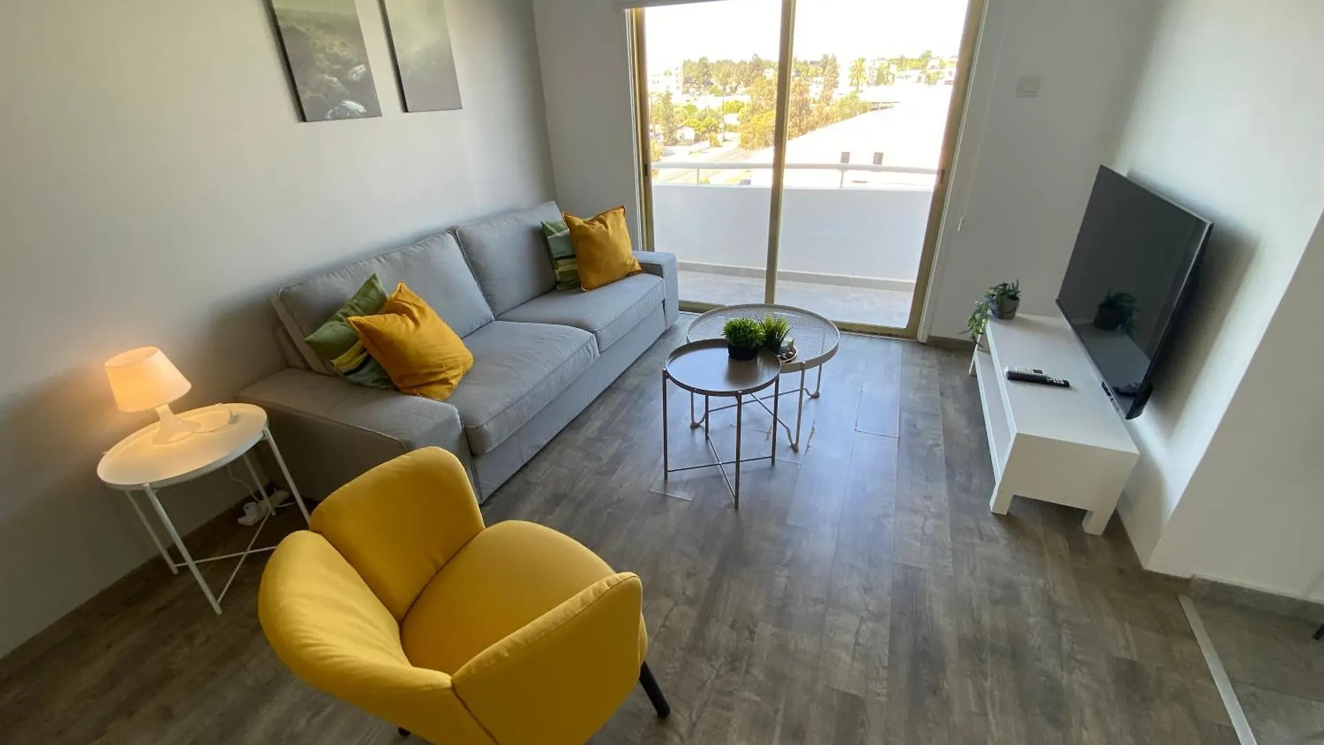 Apartament Luxurious Penthouse In Larnaca Center 300M From The Beach Cipru