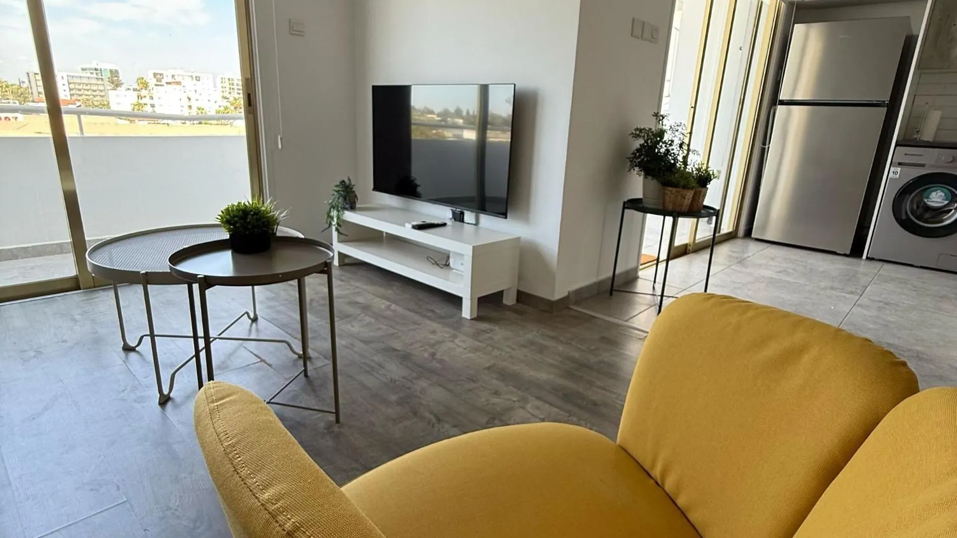 Apartment Luxurious Penthouse In Larnaca Center 300M From The Beach