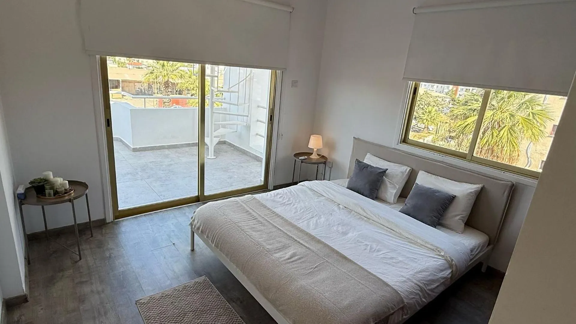 Luxurious Penthouse In Larnaca Center 300M From The Beach Apartment