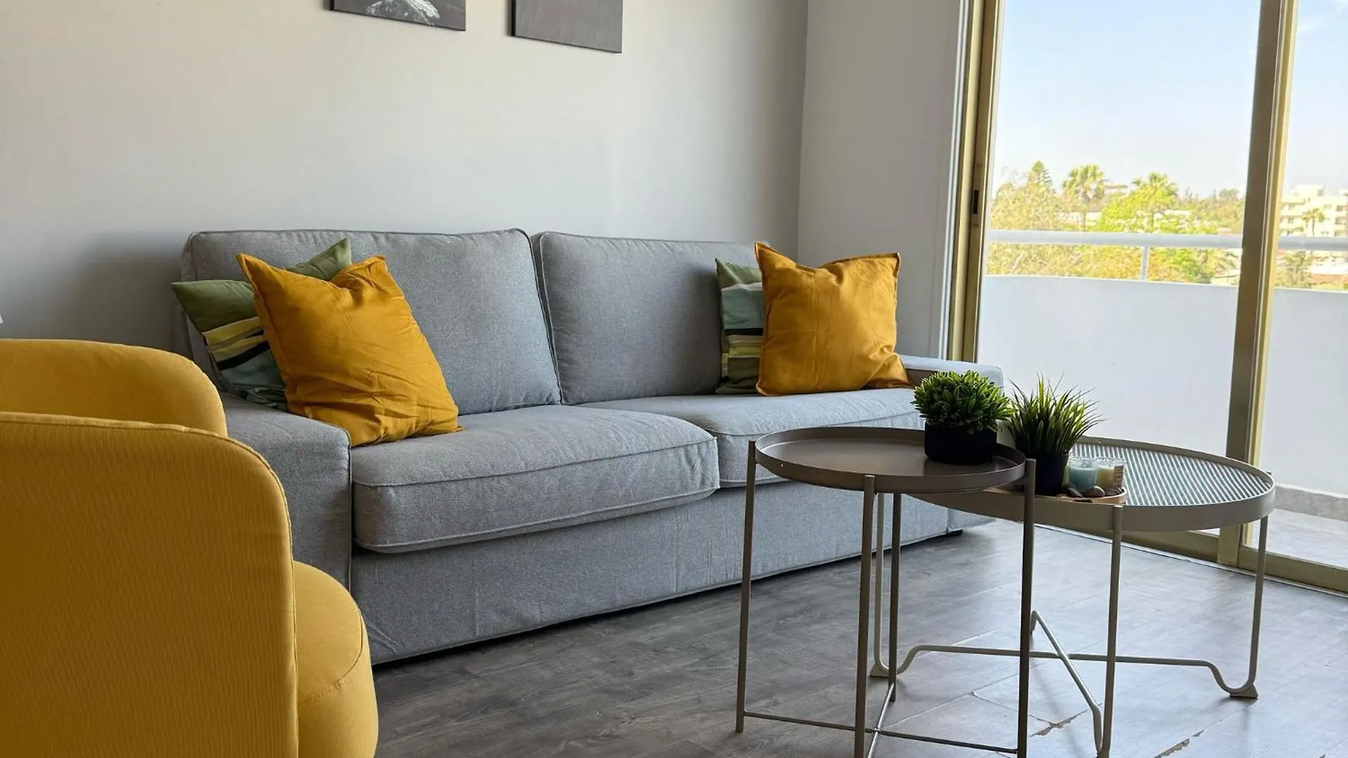 Luxurious Penthouse In Larnaca Center 300M From The Beach