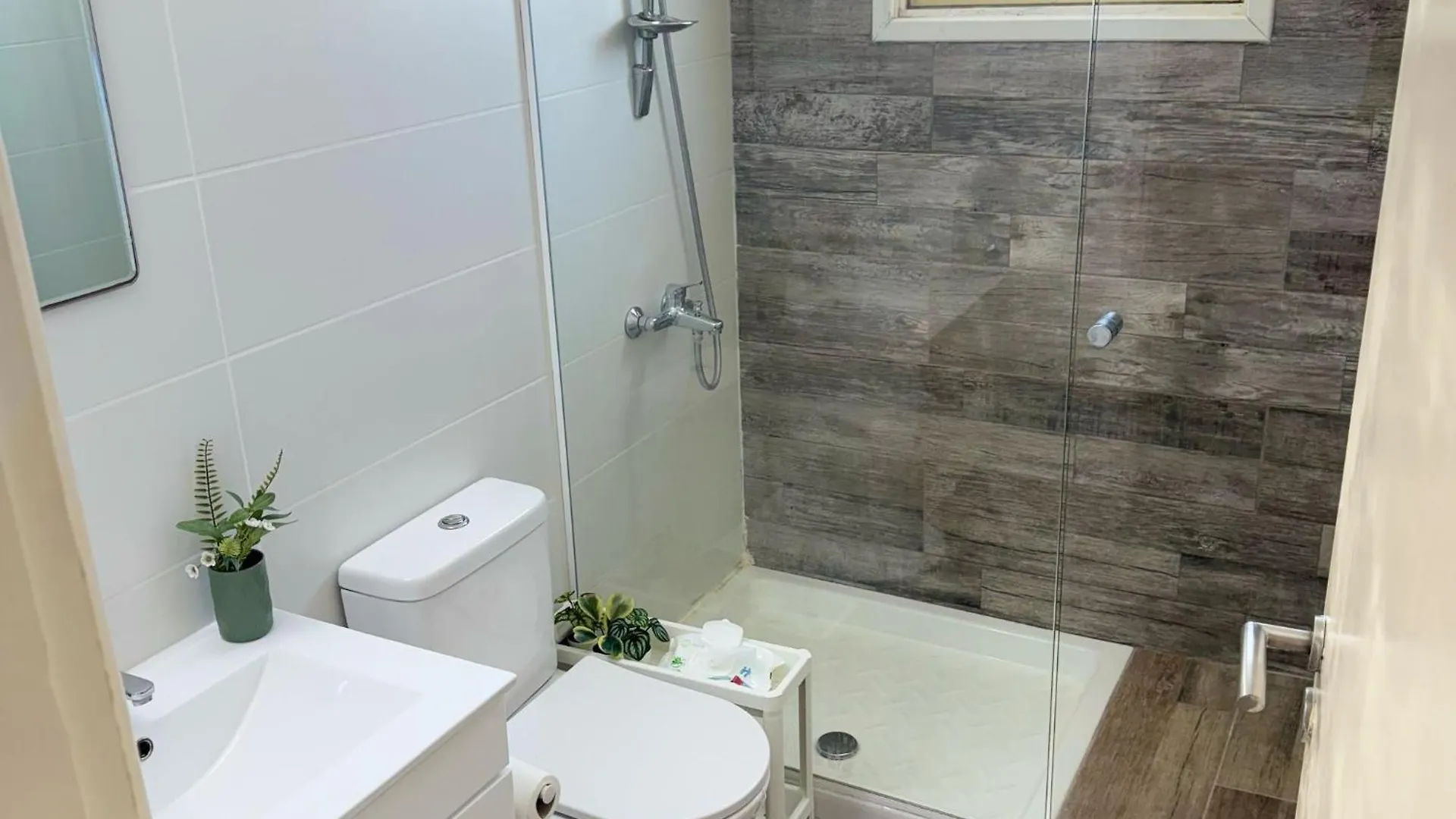 Apartment Luxurious Penthouse In Larnaca Center 300M From The Beach