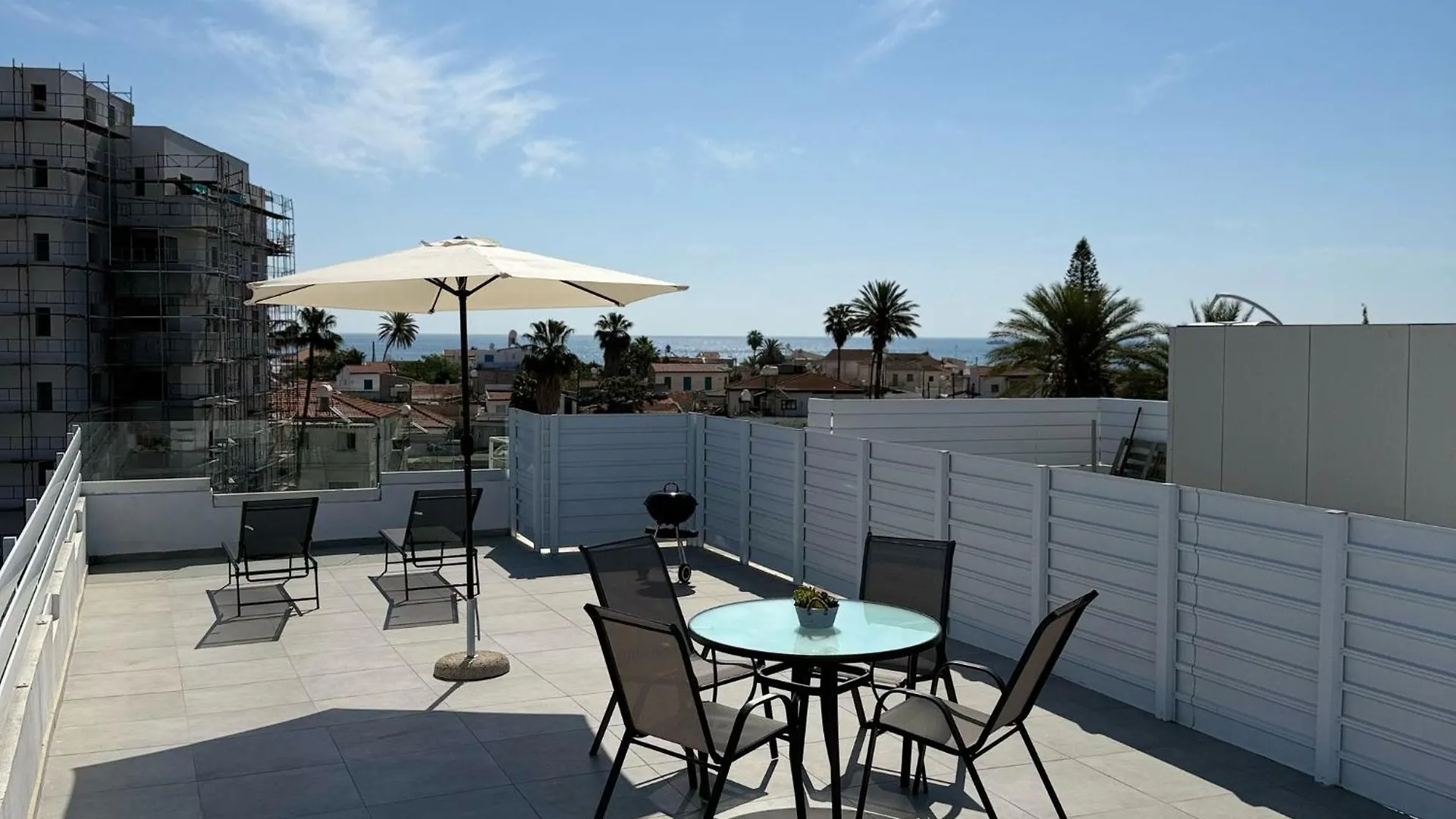 Luxurious Penthouse In Larnaca Center 300M From The Beach Apartment