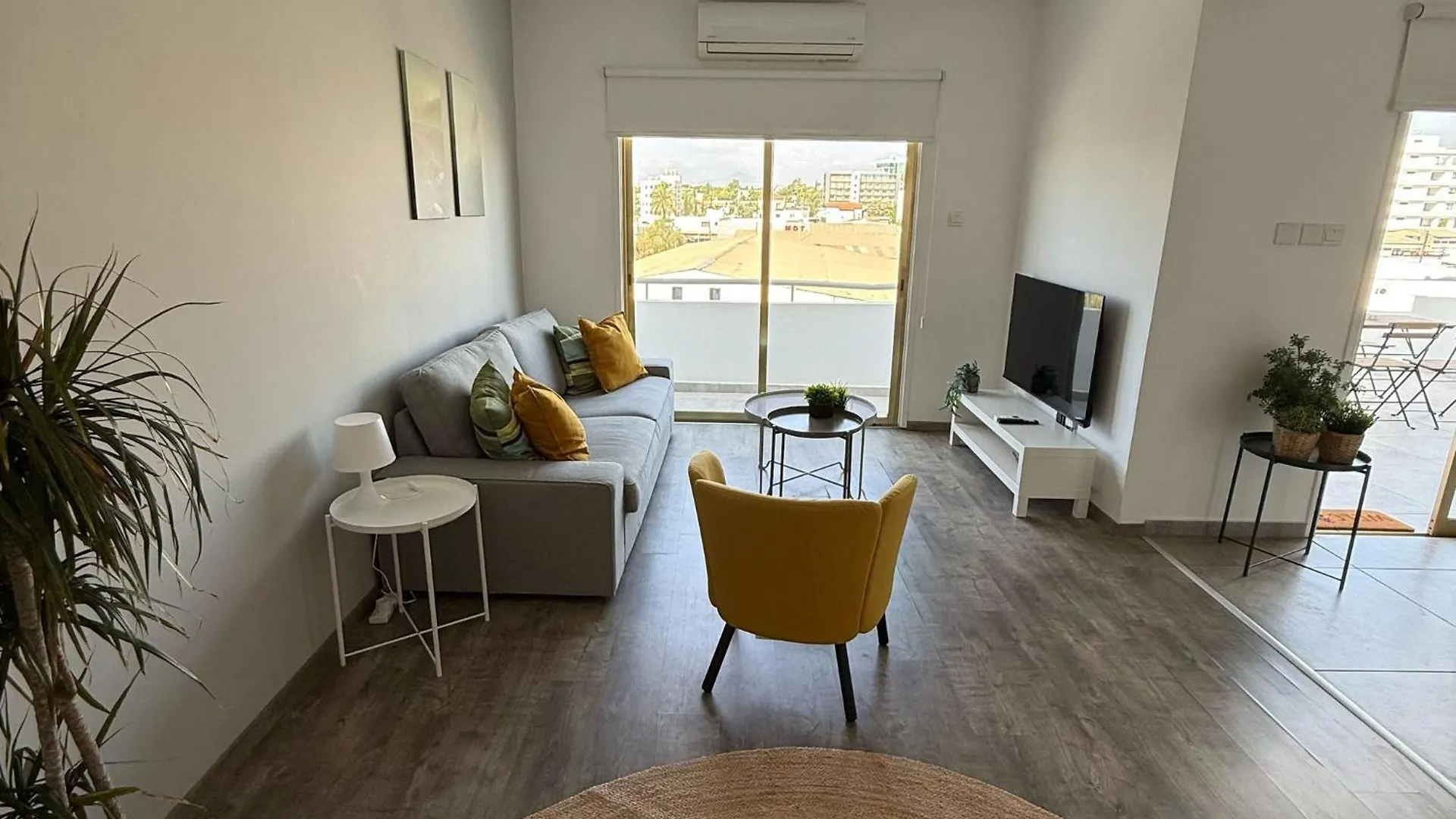 Apartment Luxurious Penthouse In Larnaca Center 300M From The Beach Cyprus