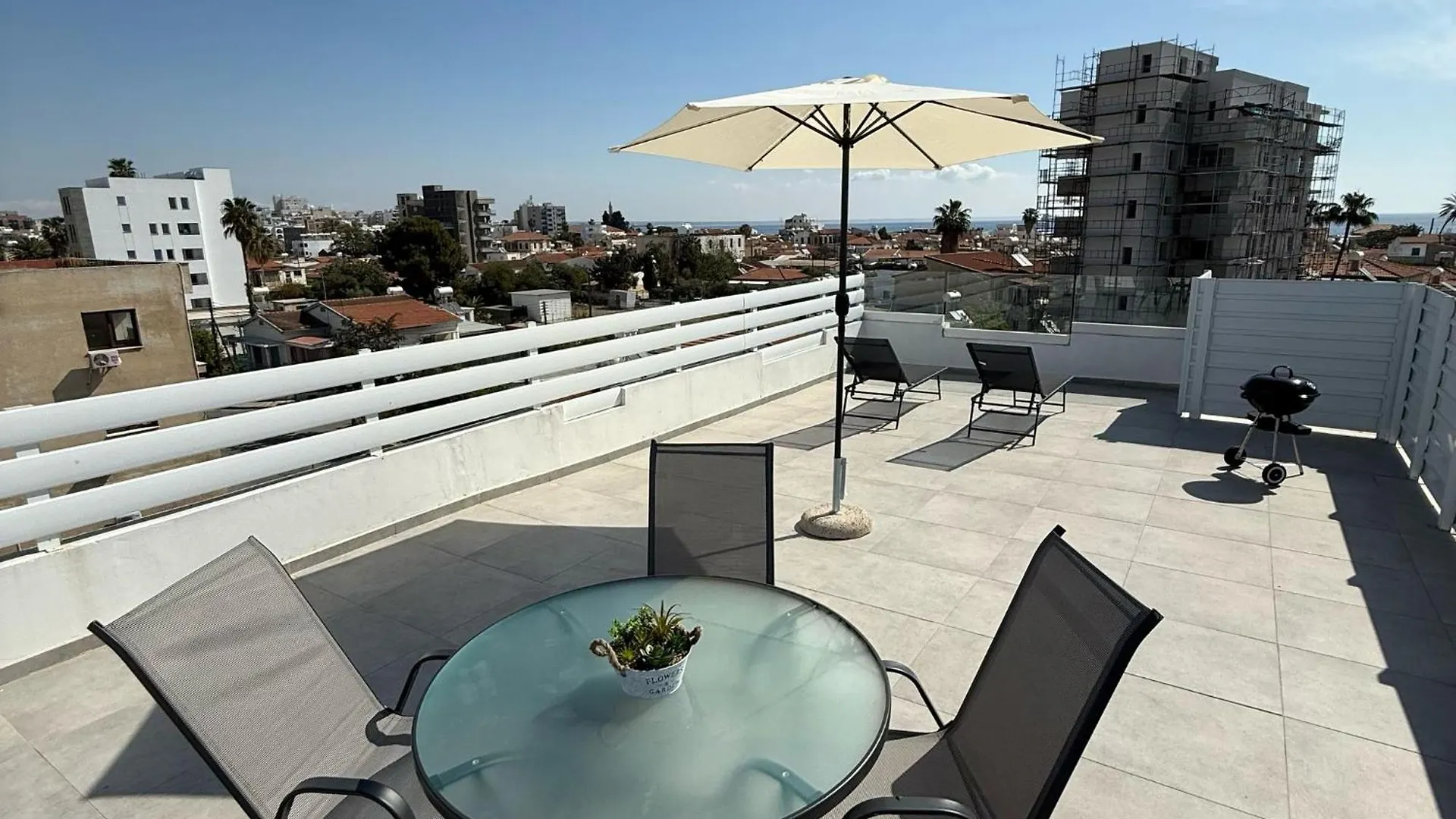 Apartment Luxurious Penthouse In Larnaca Center 300M From The Beach
