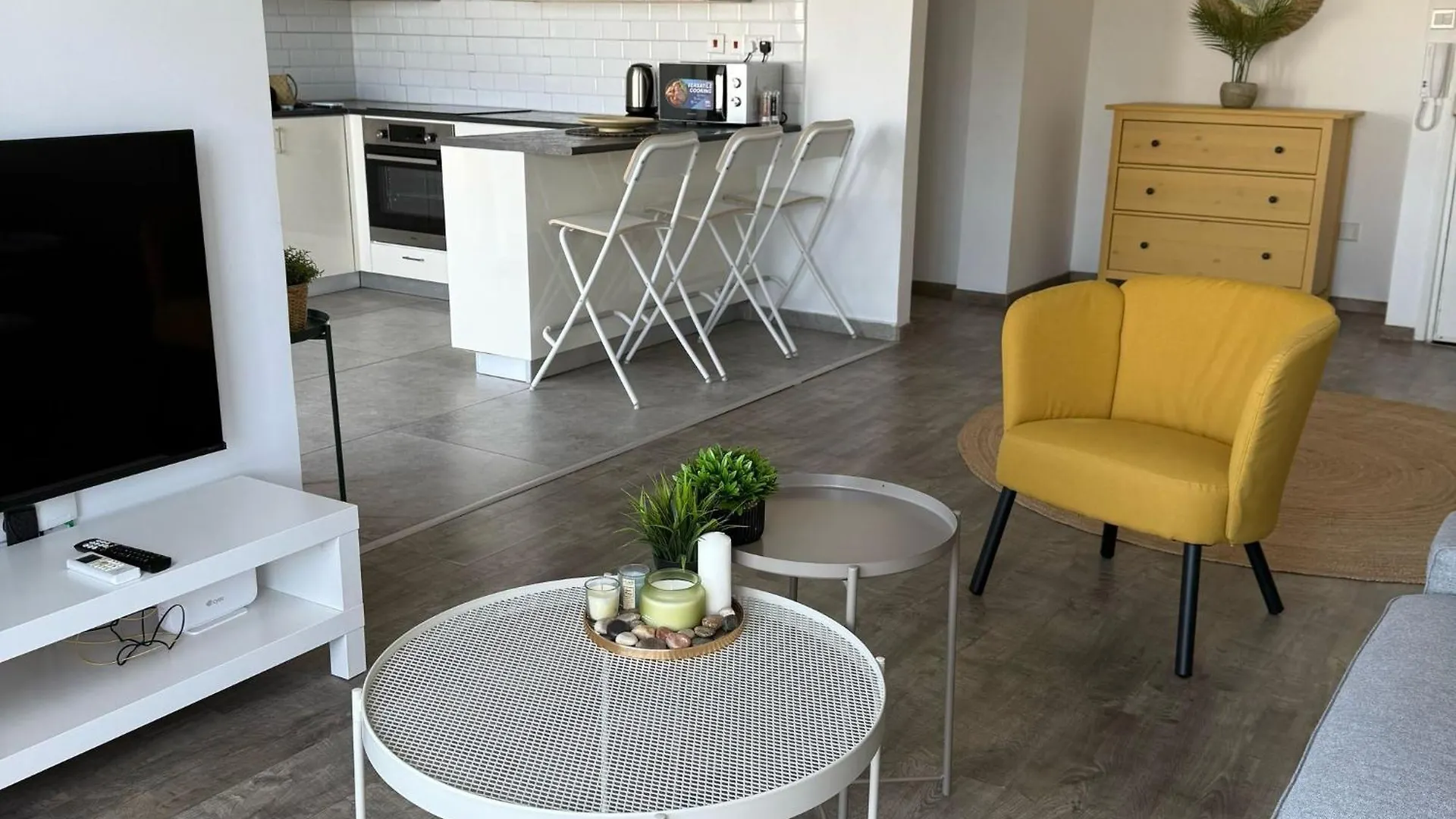 Luxurious Penthouse In Larnaca Center 300M From The Beach 0*,