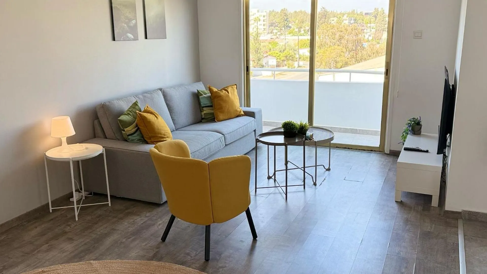 Luxurious Penthouse In Larnaca Center 300M From The Beach