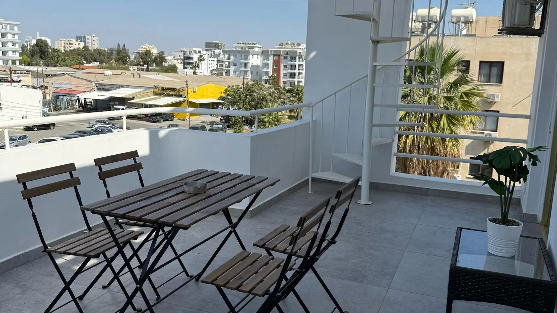 Luxurious Penthouse In Larnaca Center 300M From The Beach Apartment