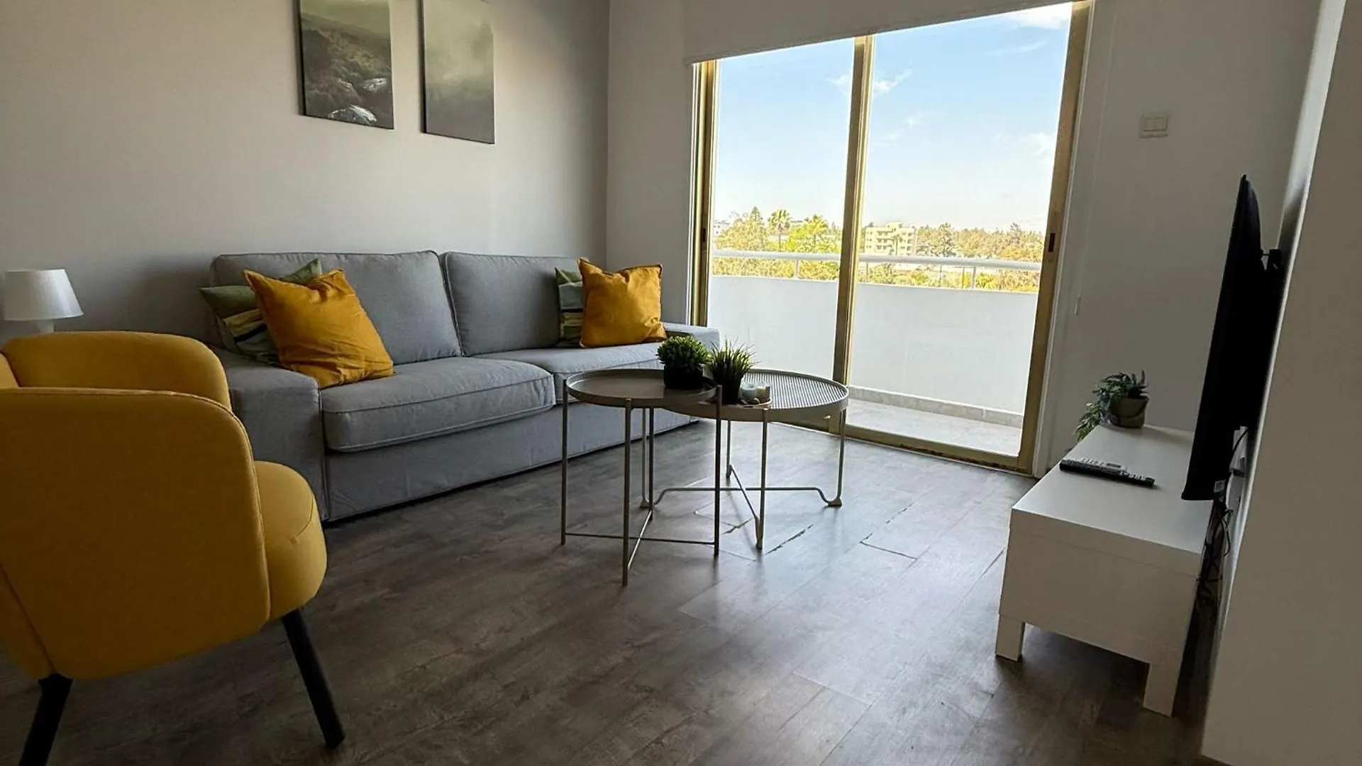 Luxurious Penthouse In Larnaca Center 300M From The Beach