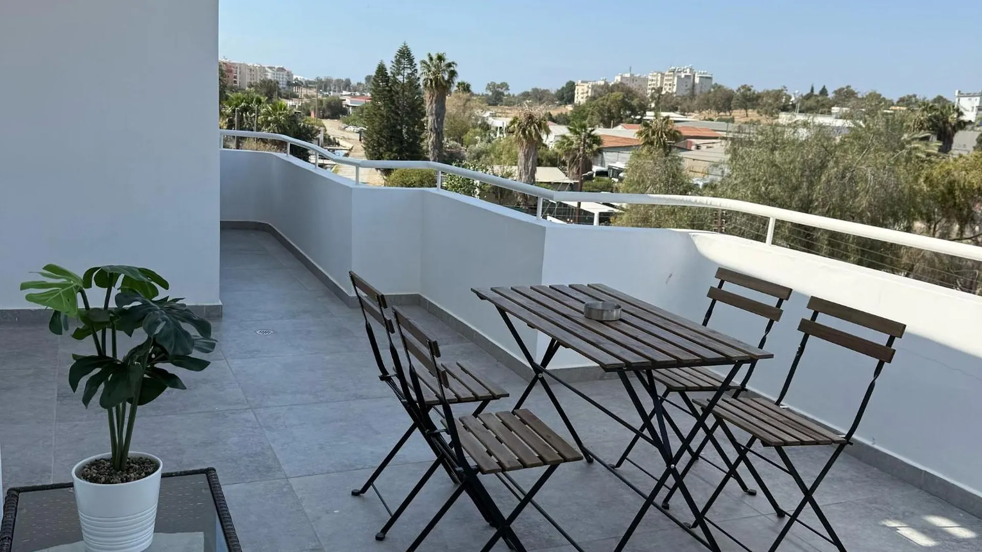 Apartment Luxurious Penthouse In Larnaca Center 300M From The Beach