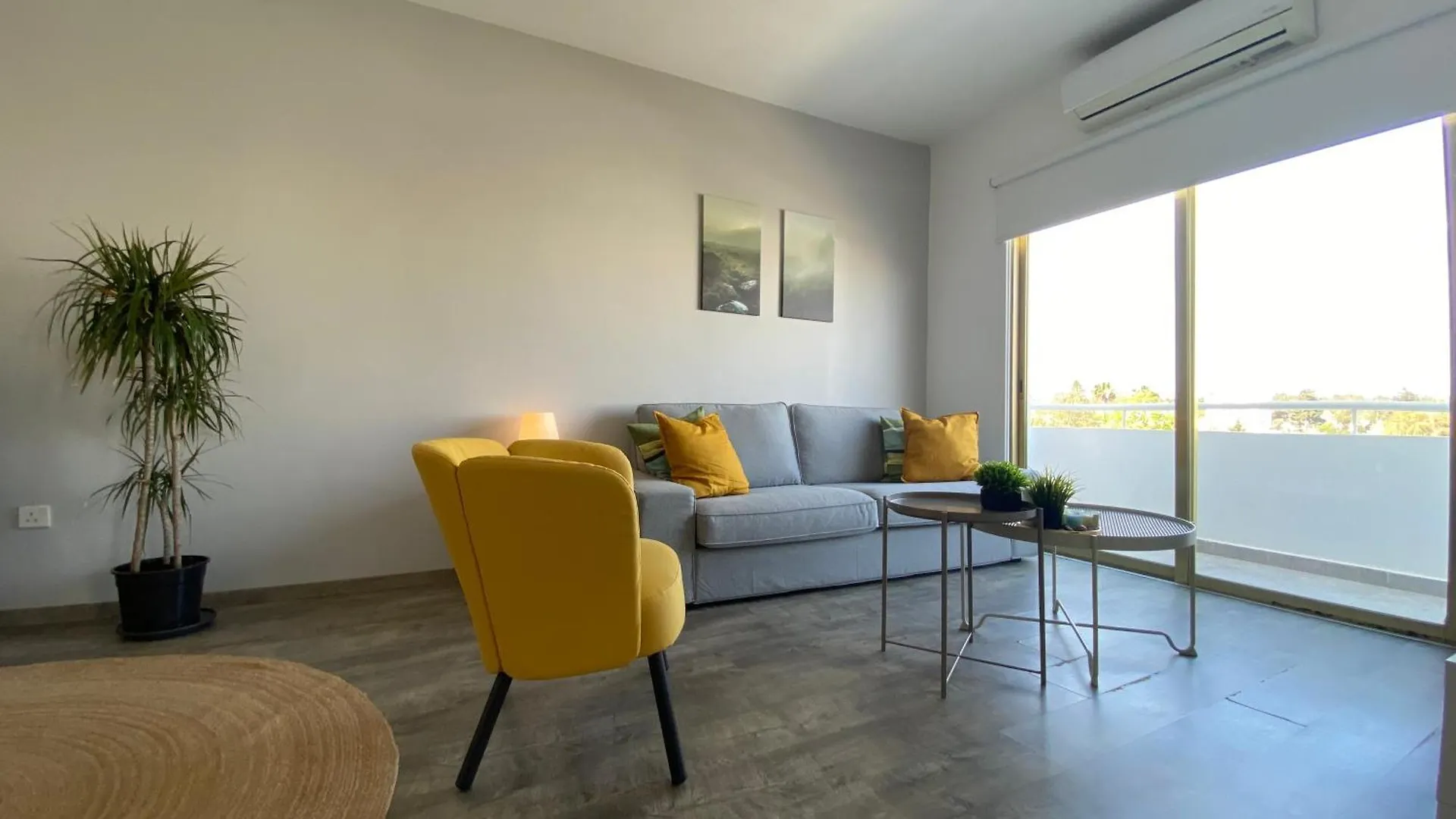 Luxurious Penthouse In Larnaca Center 300M From The Beach Apartment