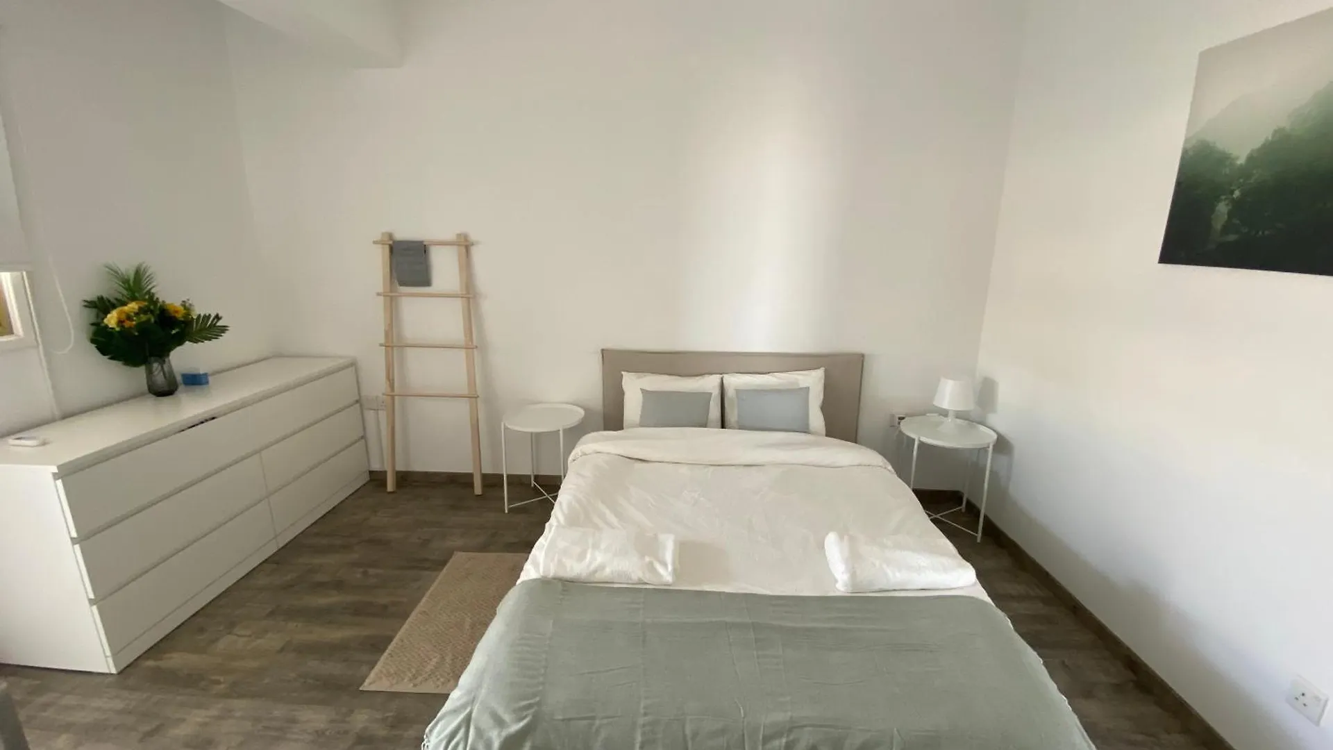 Luxurious Penthouse In Larnaca Center 300M From The Beach Apartment